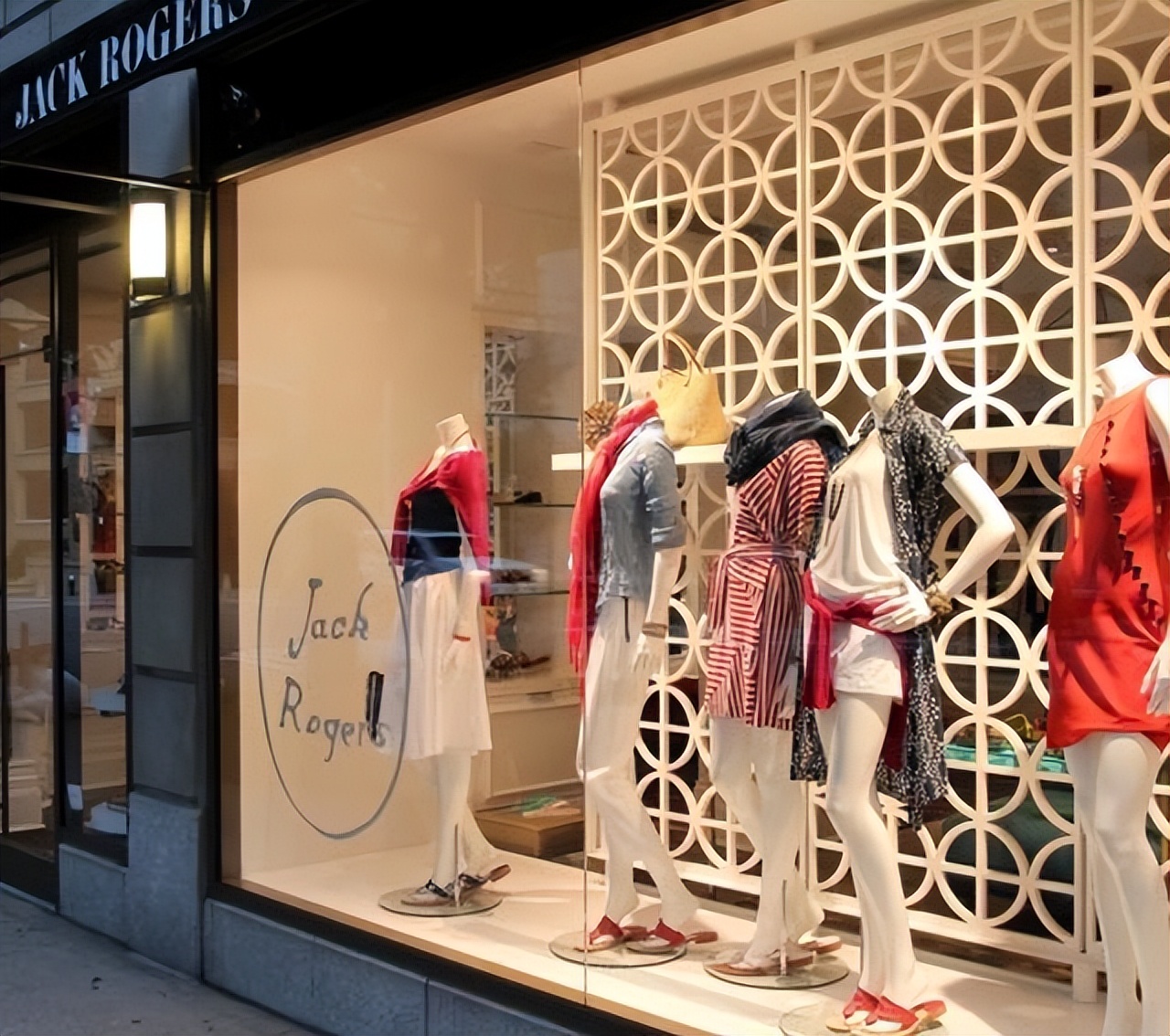 实体店遇到顾客该怎么办,实体店遇到客人买衣服退货怎么办