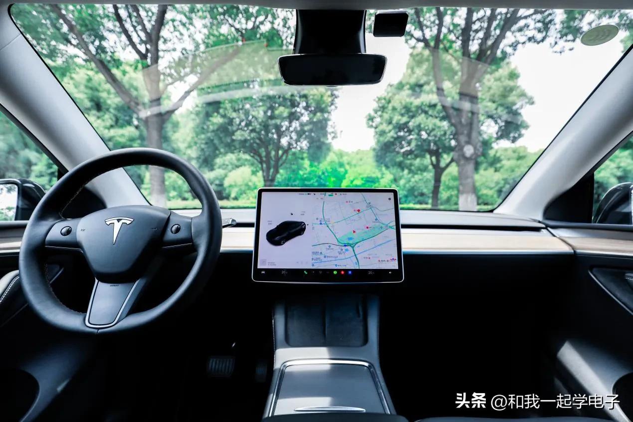 30万买纯电SUV还在看ModelY？蝉联销冠的智己LS7了解一下！