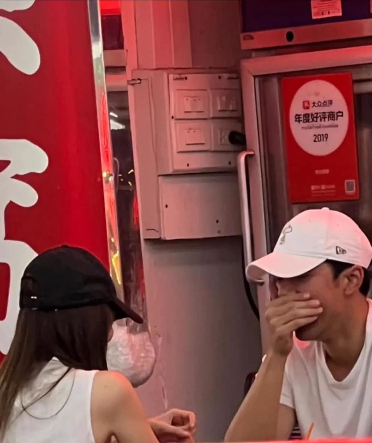 偶像剧照进现实！泰国顶流女星被男演员公开告白，5年友情变爱情