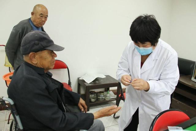 为什么老人身上有一股怪味？50岁后尽量远离4种习惯，或老了没味