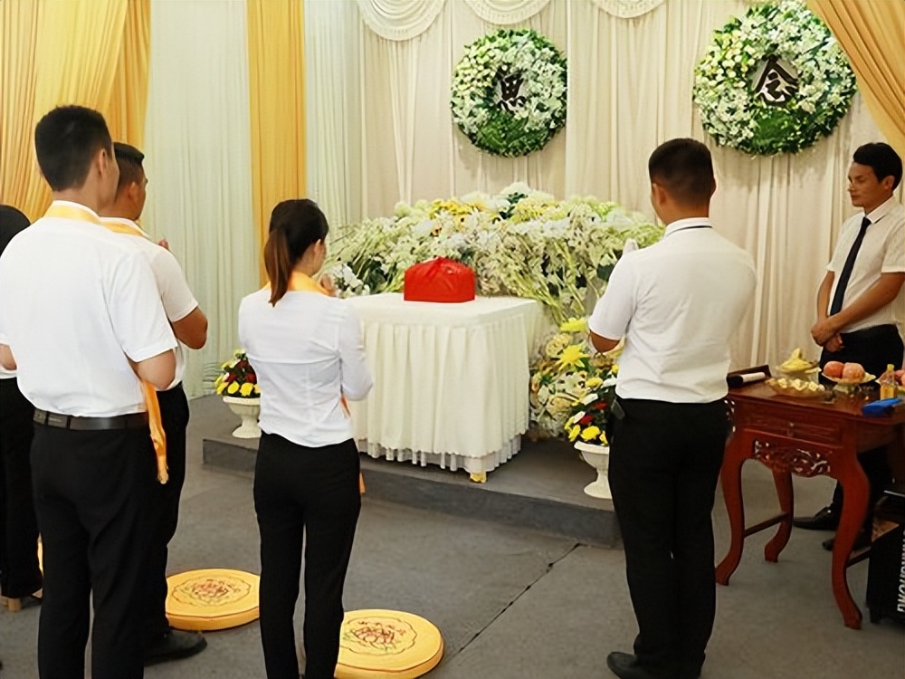 参加葬礼磕头磕3个头的正确标准,丧礼祭拜去世的人怎么磕头