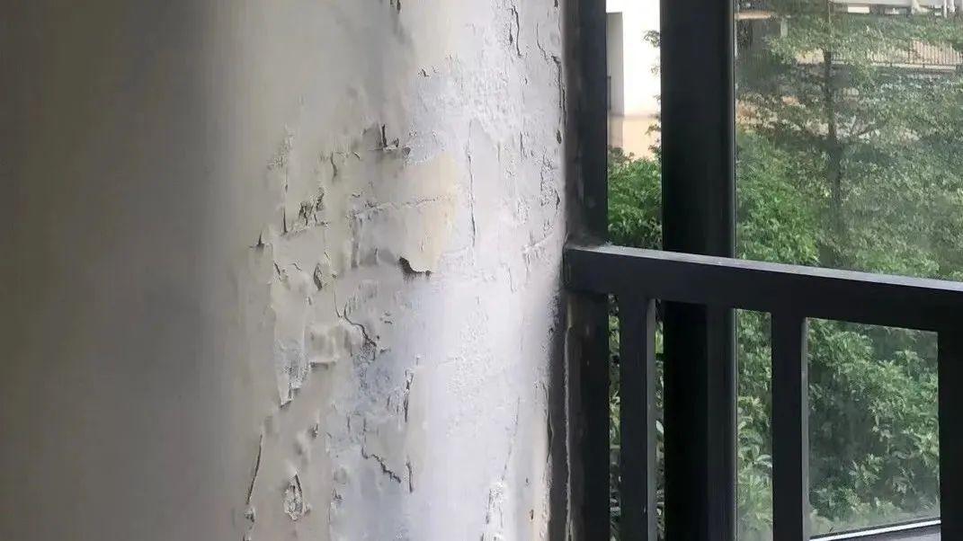 十年的楼房楼顶防水漏水谁来修,房屋漏水怎么补漏最有效的方法