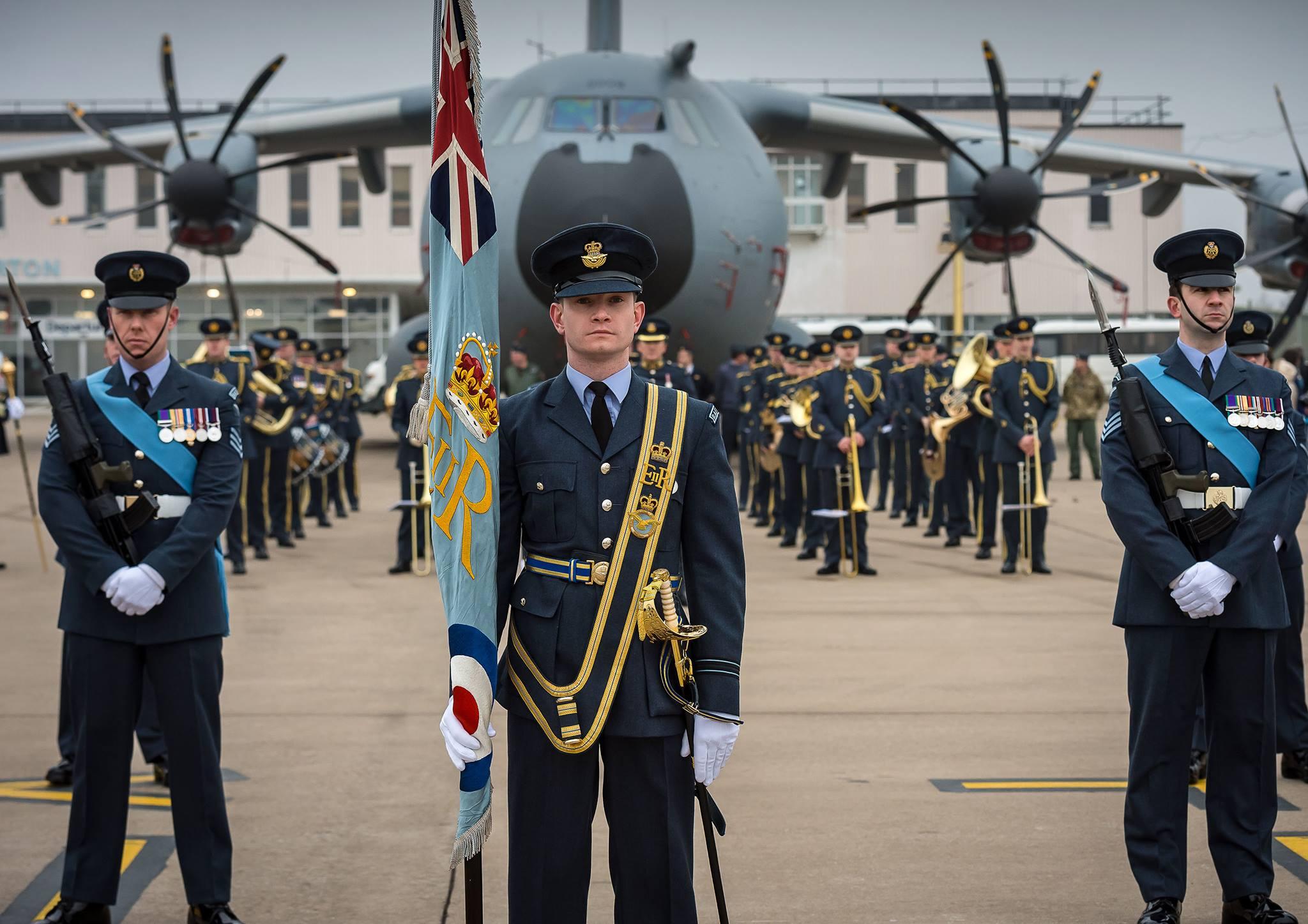现在法国和英国哪个实力更强,法国为什么总是斗不过英国