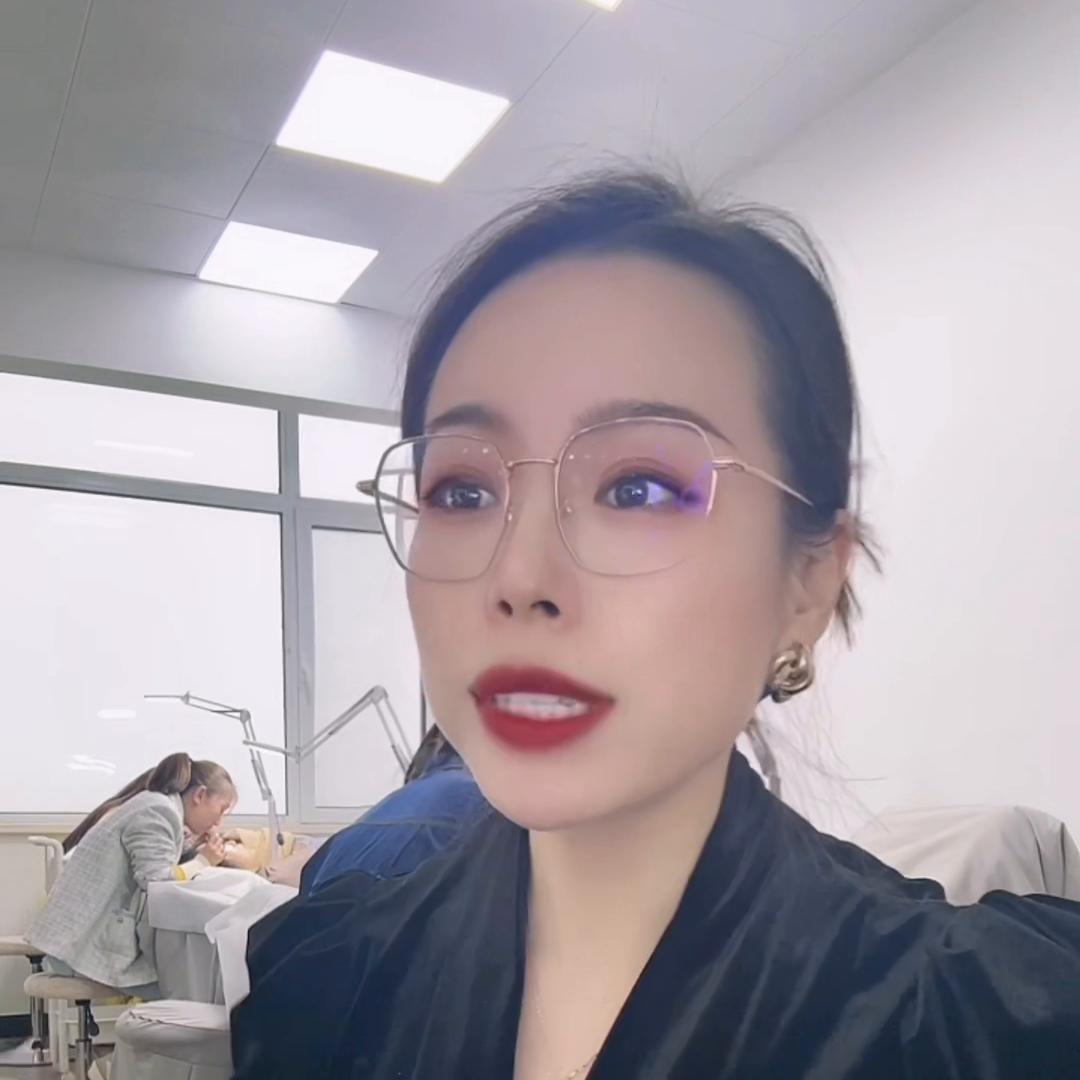 现在开始学也不晚,要去学美睫首先问什么