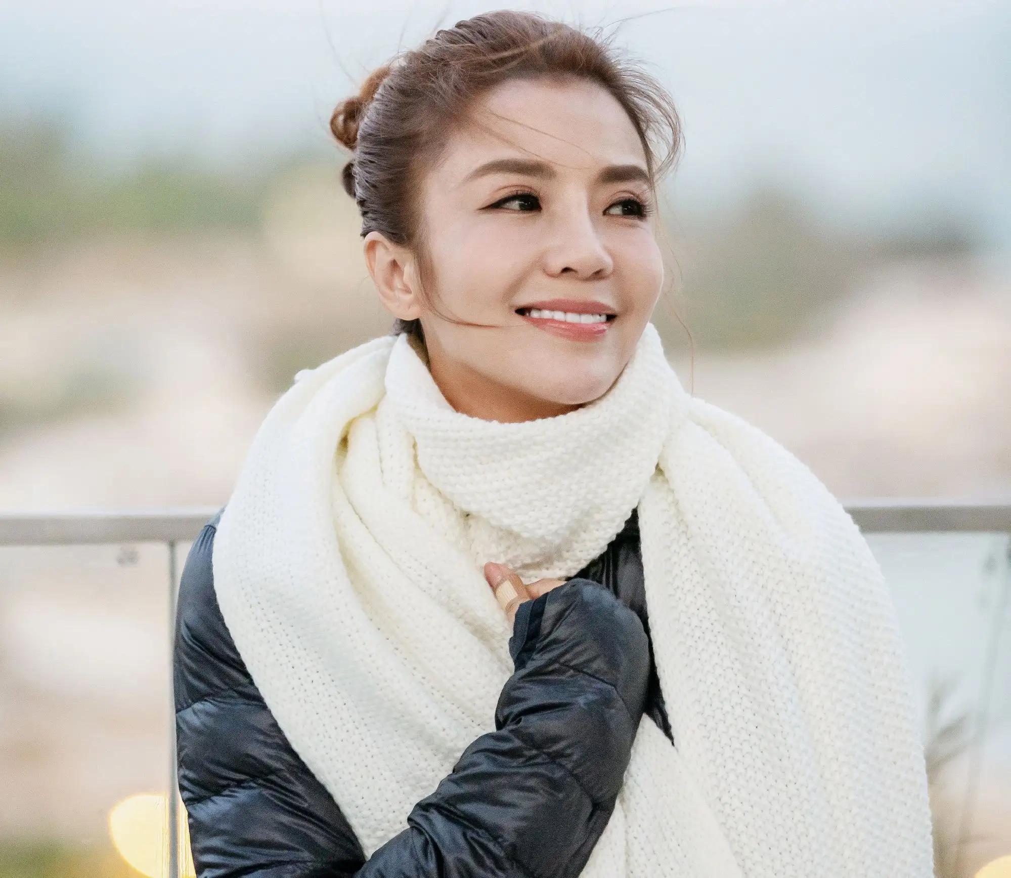 朱迅家里做饭,朱迅一家三口照顾瘫痪公公