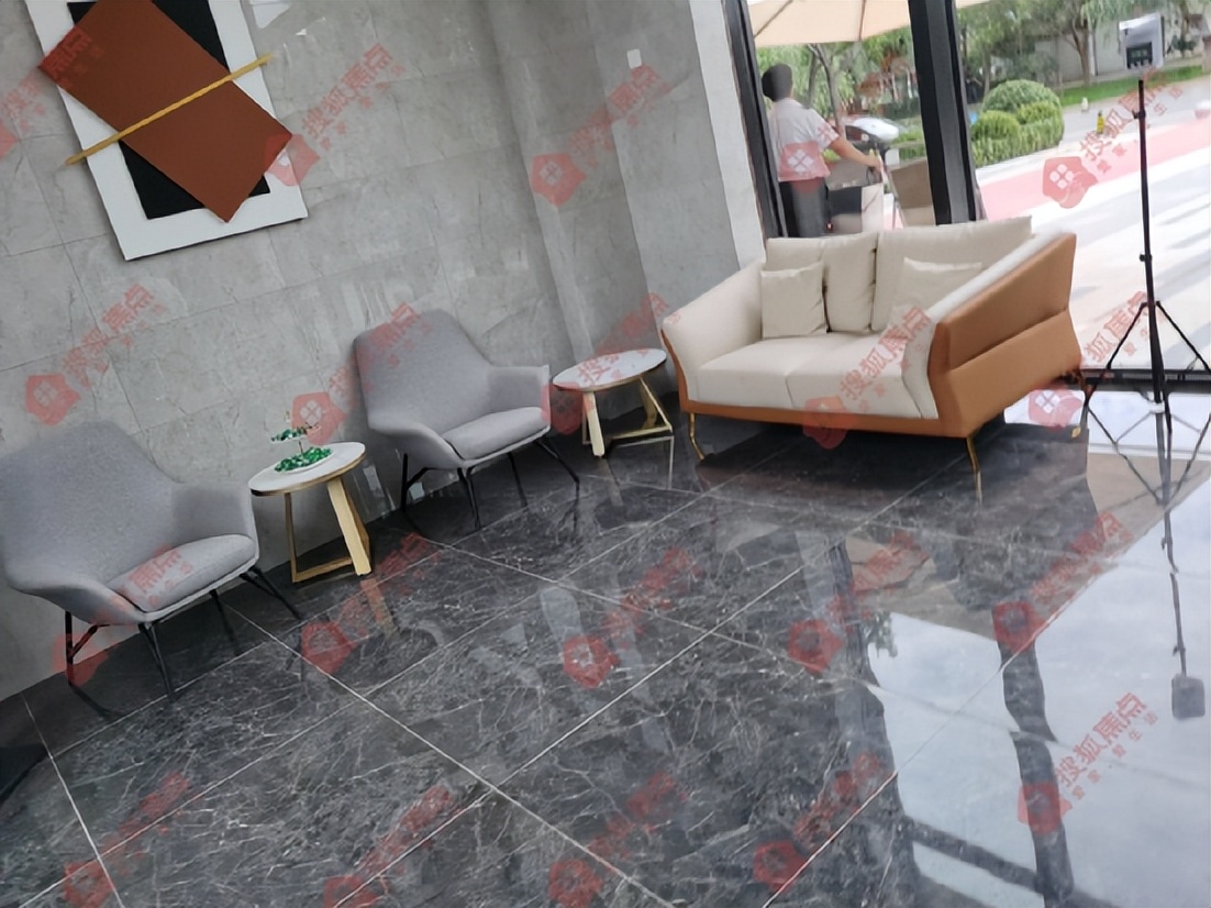 面包砖铺地板,柏油路面刷漆多少钱一平米