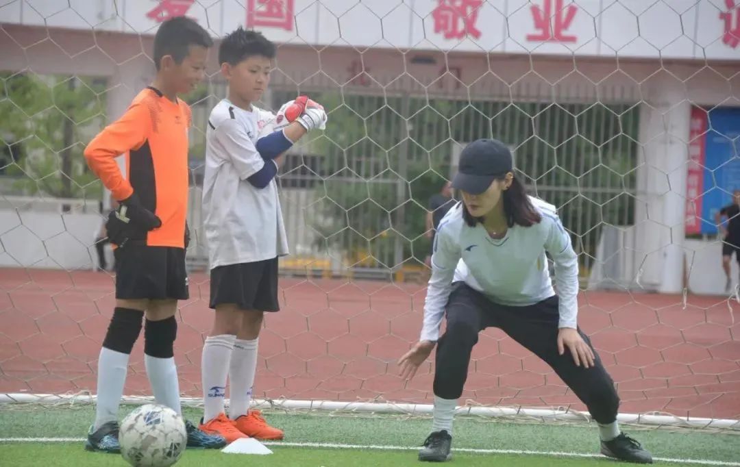 瑗夸綋濂宠冻缇庡コ,瓒崇悆濂冲浼婄妬