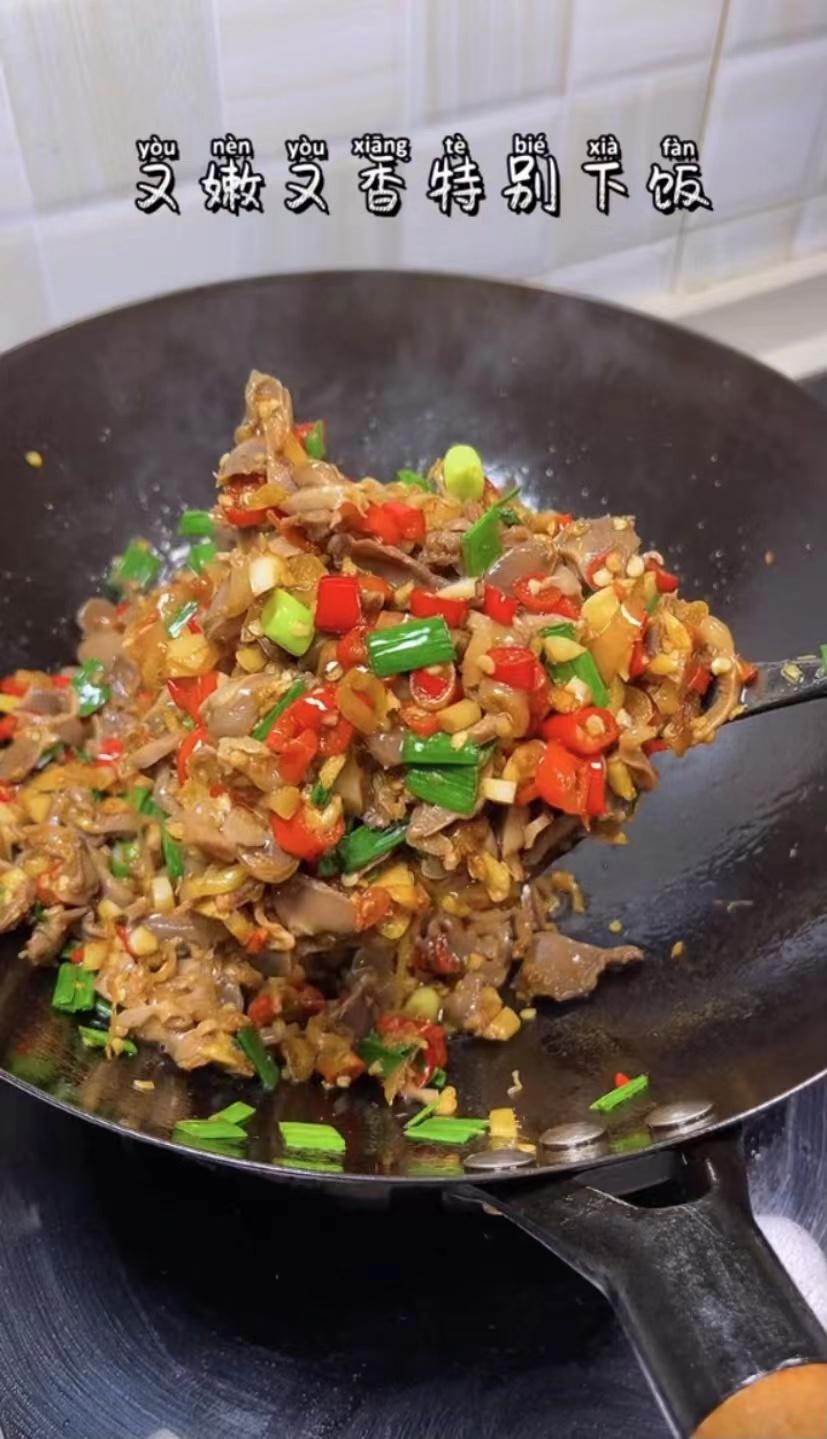 炒不辣的鸡胗的方法,辣椒炒鸡胗肝的做法