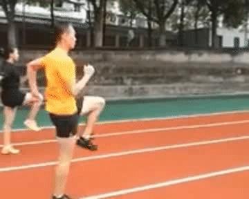 短跑100米动作训练,100米短跑的技巧的起跑动作