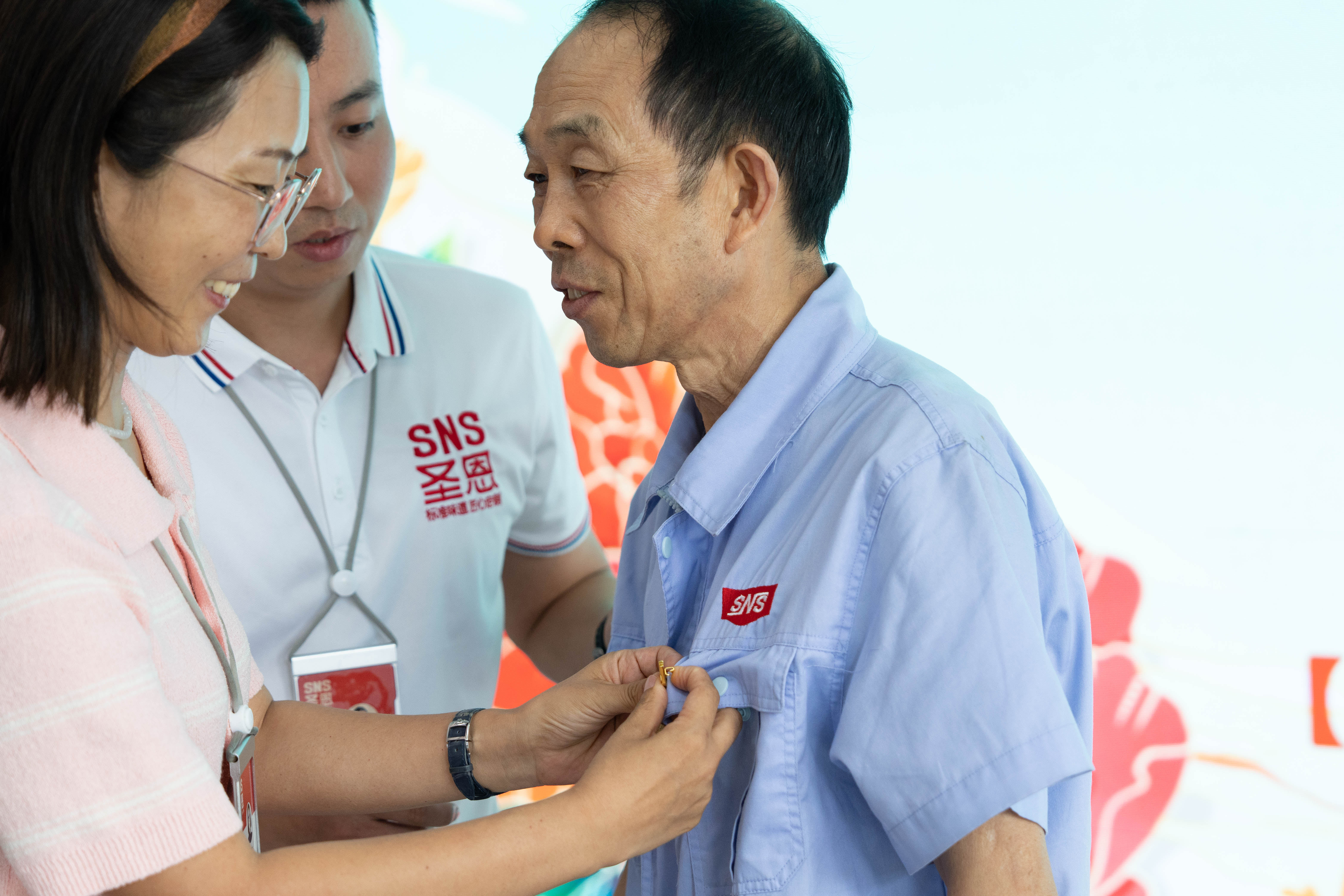 企业老职工退休欢送会,公司员工光荣退休欢送会领导发言