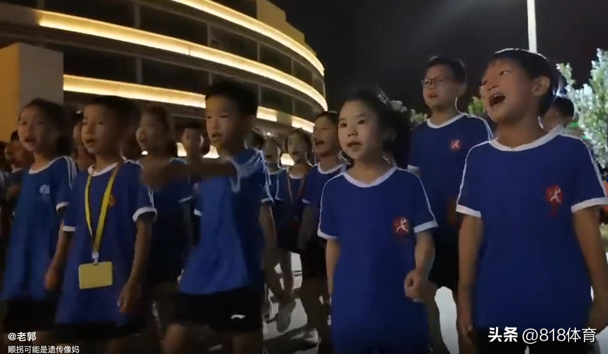 笑喷!王楠巨富老公晒女儿笑笑军训同手同脚:顺拐可能是遗传,像妈!