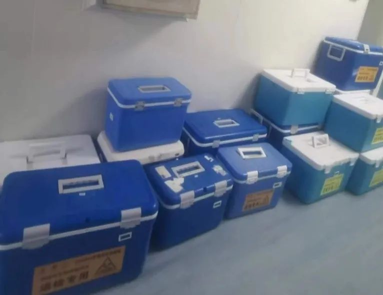 防疫第一线亮丽风景线,医护人员防疫最美背影