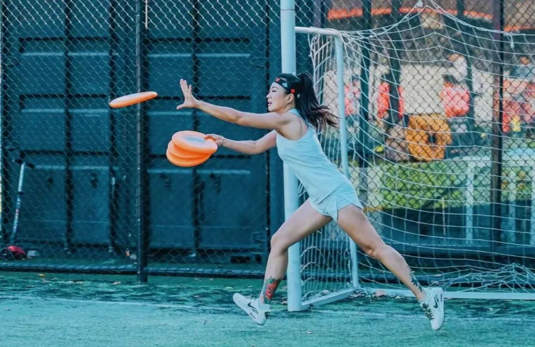 飞盘运动现在怎么没人玩了,飞盘运动几个人玩