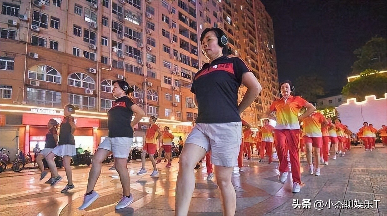 明明歌词很恶俗,当年却火遍全国,这5首歌曲越听越别扭