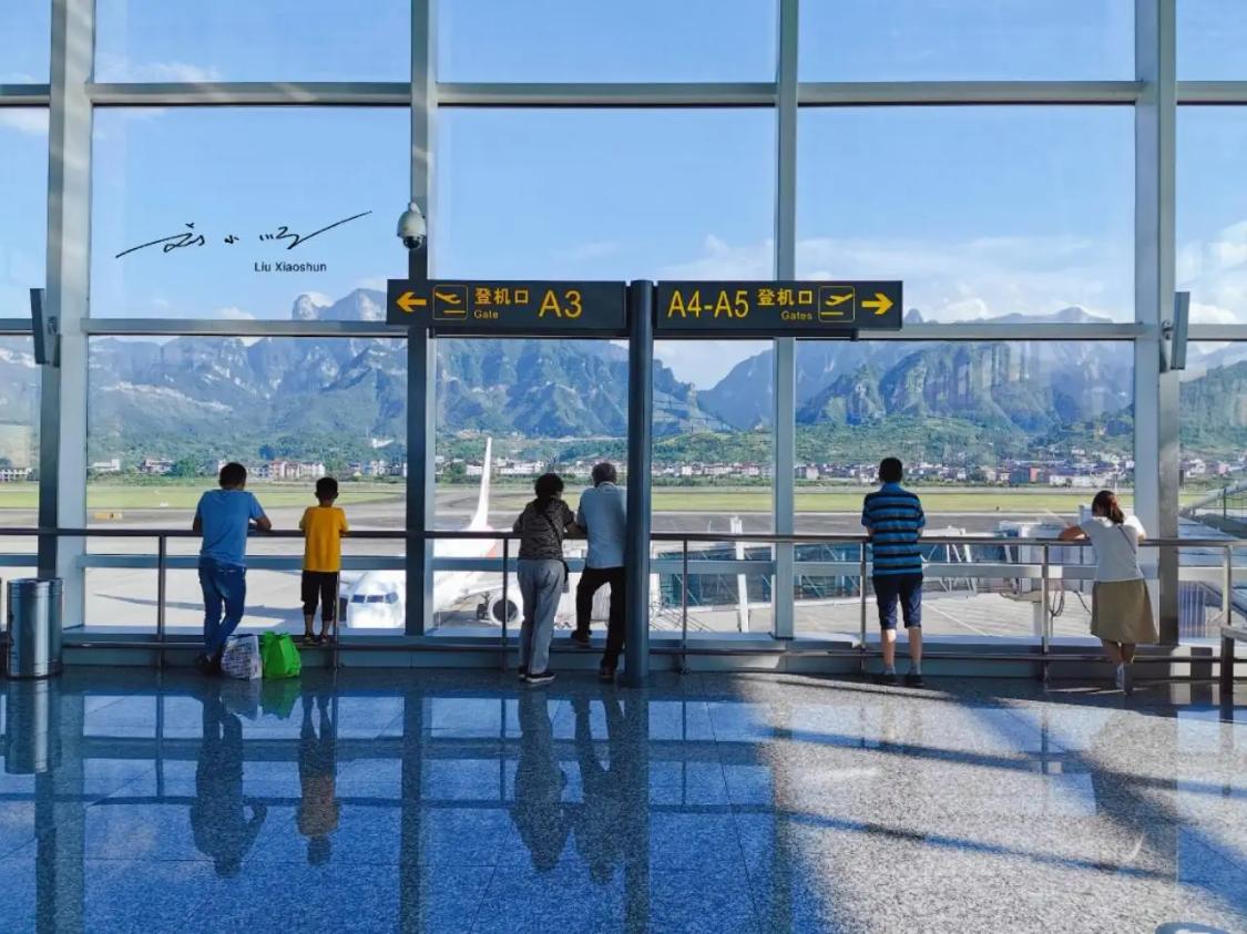 飞机上能带多大的拉杆行李箱?好多朋友不清楚,还很可能花冤枉钱