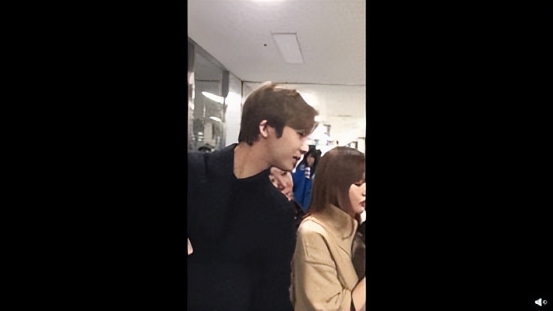 靠韩团门面出道却不火，后凭借表情包出圈，却被扒可疑物品惹争议