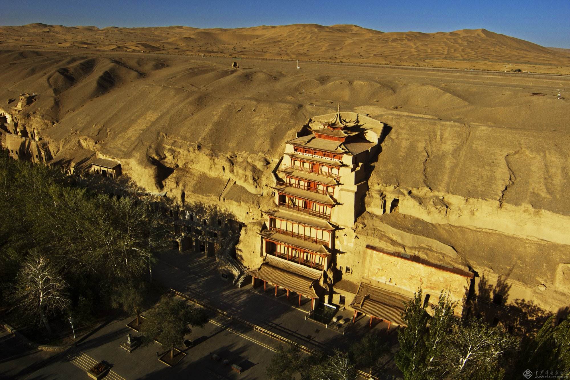 莫高窟被卖至海外真迹,莫高窟被谁卖