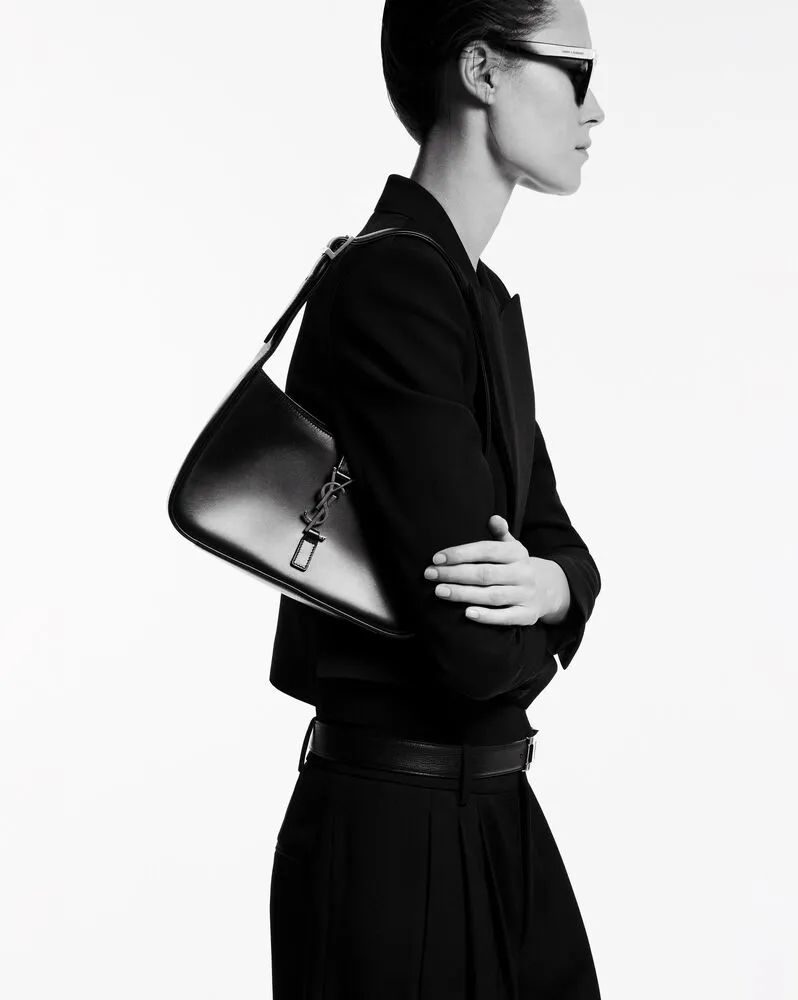 Rosé又背新包了，SAINTLAURENT是真宠她！