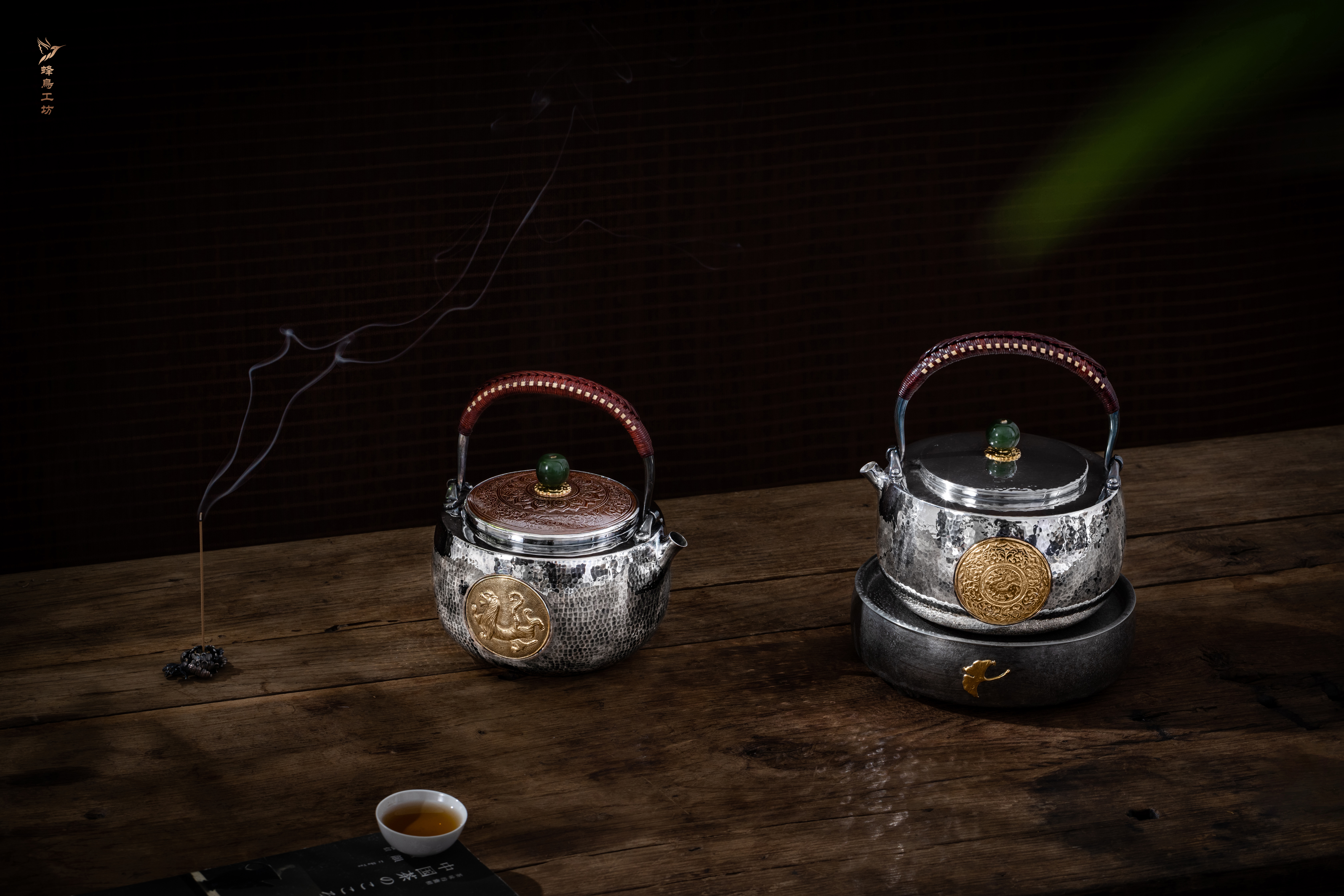 闪闪发光的银壶,银壶色彩