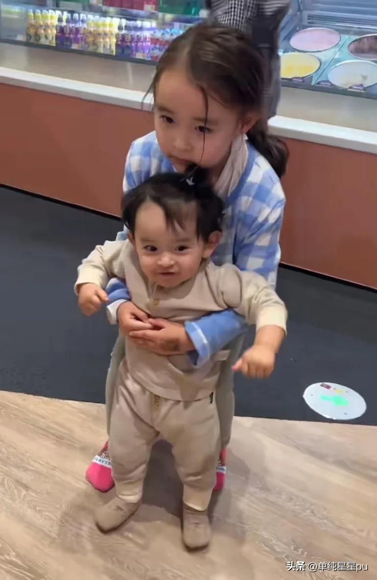 霸道女总裁叶海洋的三胎男宝计划，网友说弟弟像二宝哈媞就太帅了