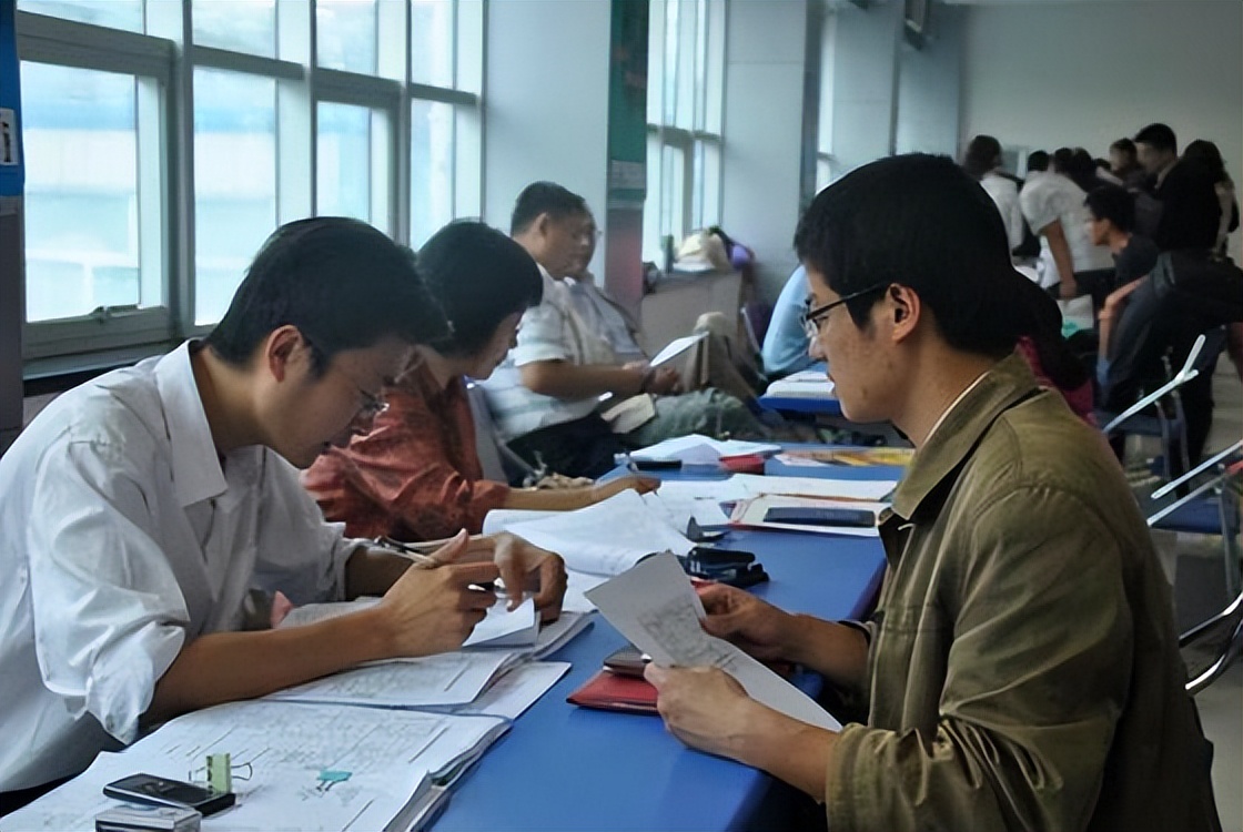 副处级公务员退休收入到底是多少,副处级公务员绩效工资