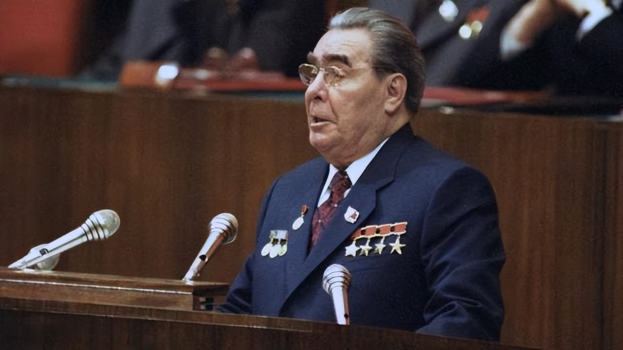 俄乌冲突已波及到中国，俄罗斯狂轰滥炸，45亿美元该找谁去报销？