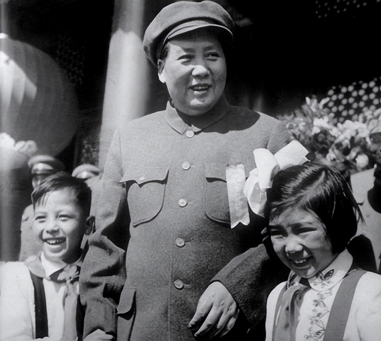 毛岸英参加外婆大寿，遭父亲债主*债讨**，毛*东泽**：这辈子我都还不清