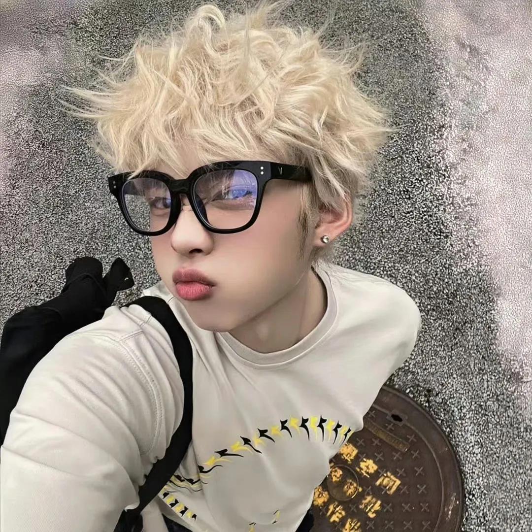 男生头像冷酷帅气,男生头像干净高级质感