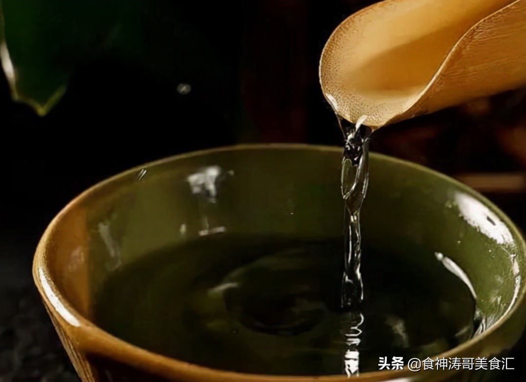 推荐几款性价比高的白酒过年送礼,啥样的白酒好喝还不贵过年送礼