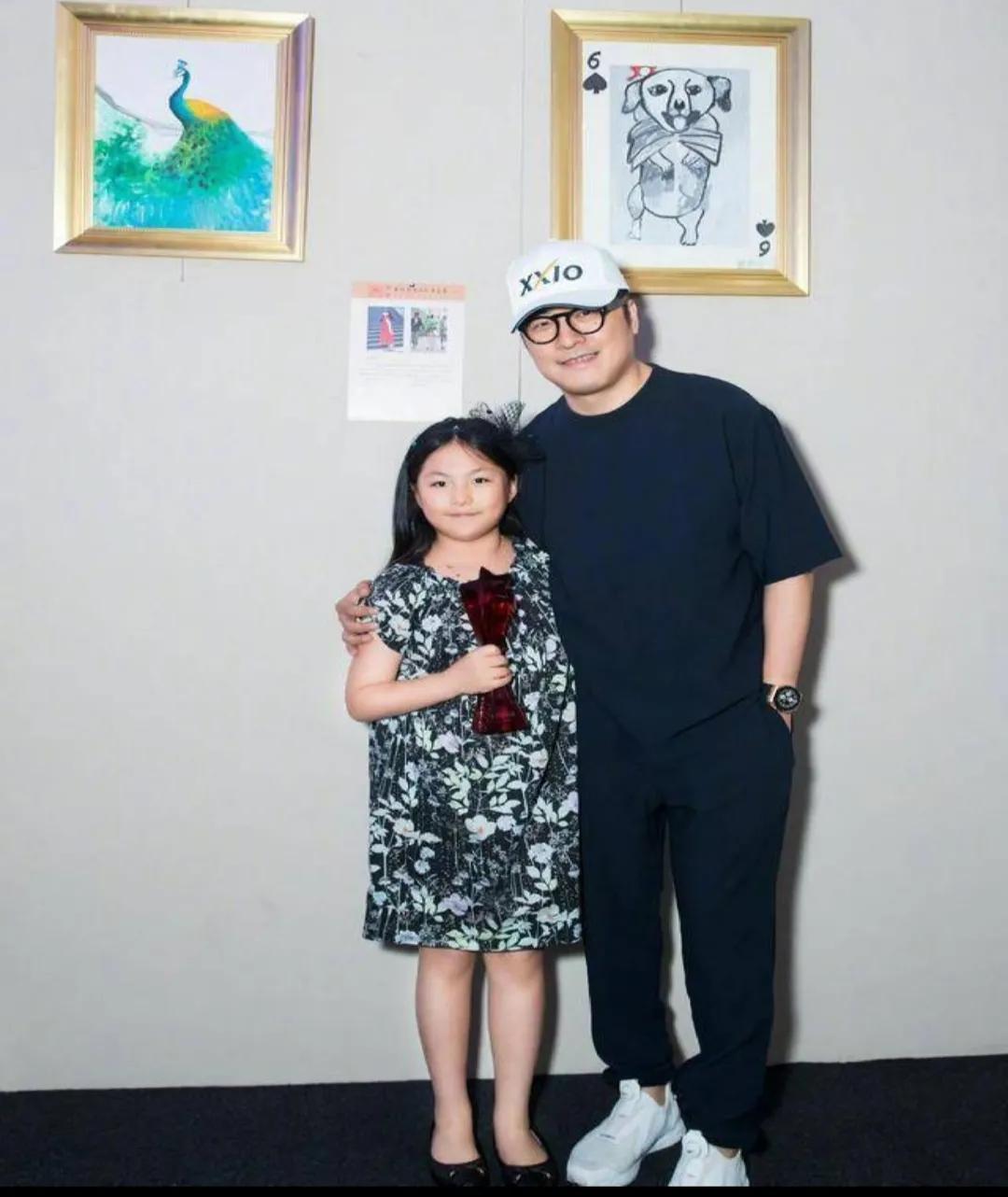 李湘女儿包包多少钱,李湘的女儿背名牌包包