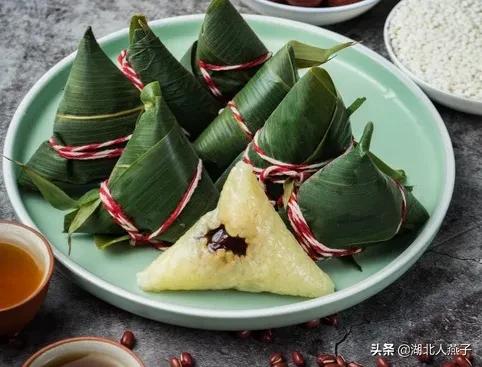 端午节的粽子怎么包的视频 (包端午节粽子方法)