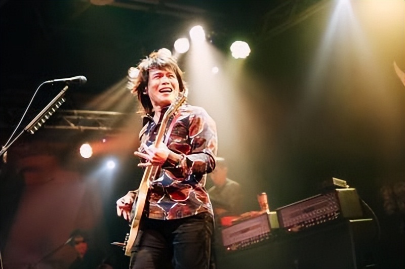 “摇滚皇帝”伍佰，让刘德华狂赚两个亿，大半个乐坛都在向他邀歌