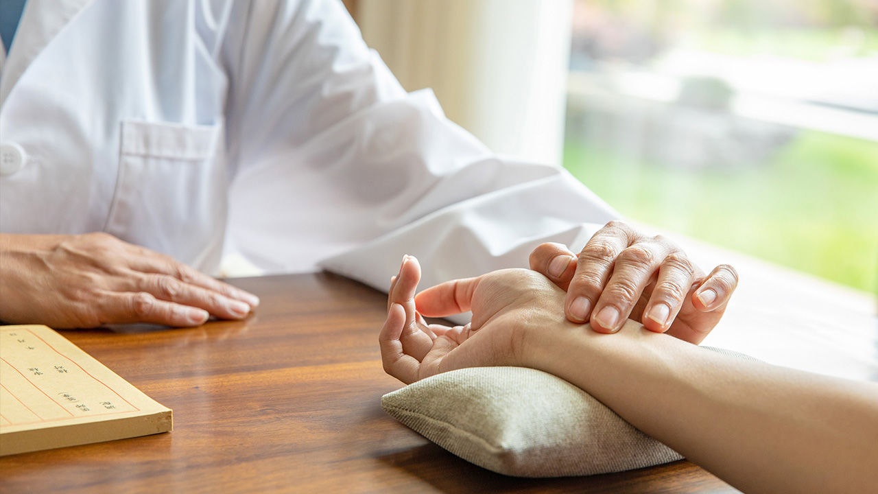 咽喉有痰怎么快速止咳化痰,喉咙有痰咳不出咽不下小妙招中医