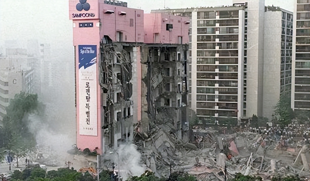 韩国商场图一天营业额，致1500人瞬间被活埋，幕后黑手到底是谁？