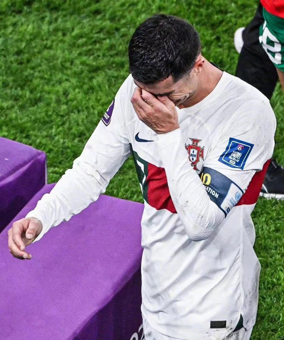 c罗痛哭告别世界杯球迷,c罗痛哭告别世界杯评论