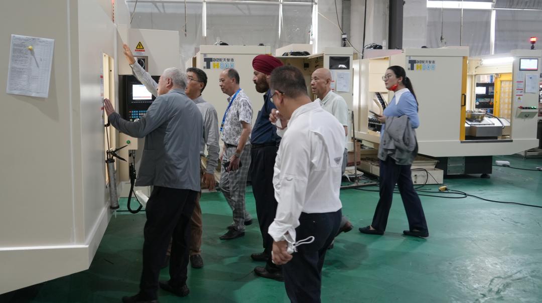 马来西亚前总理一行到大富科技调研考察