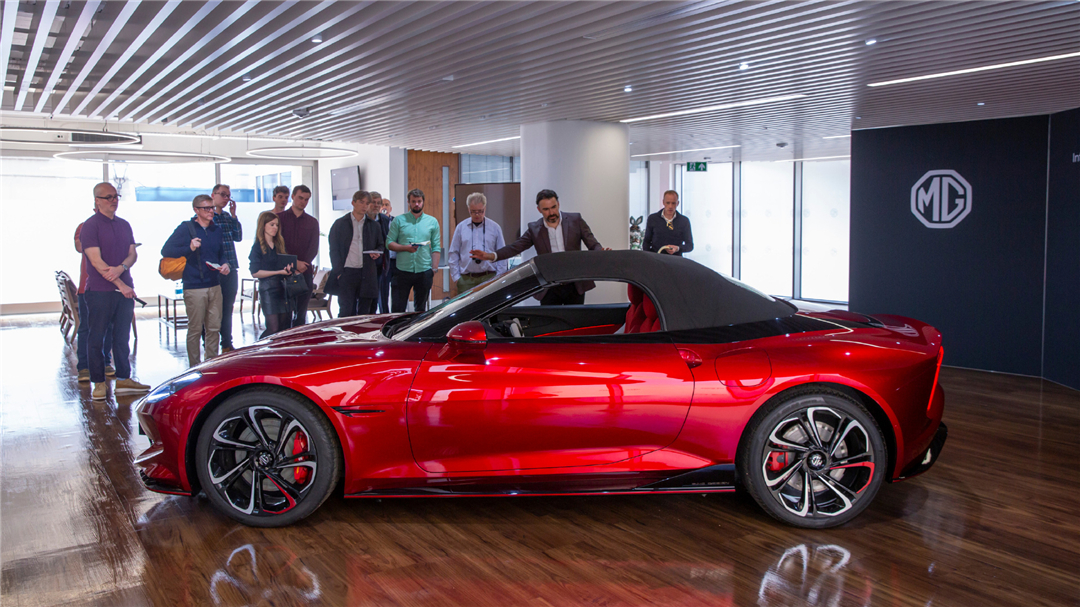 炫酷电动车名爵mgcyberster震撼预售,名爵cyberster奶咖色