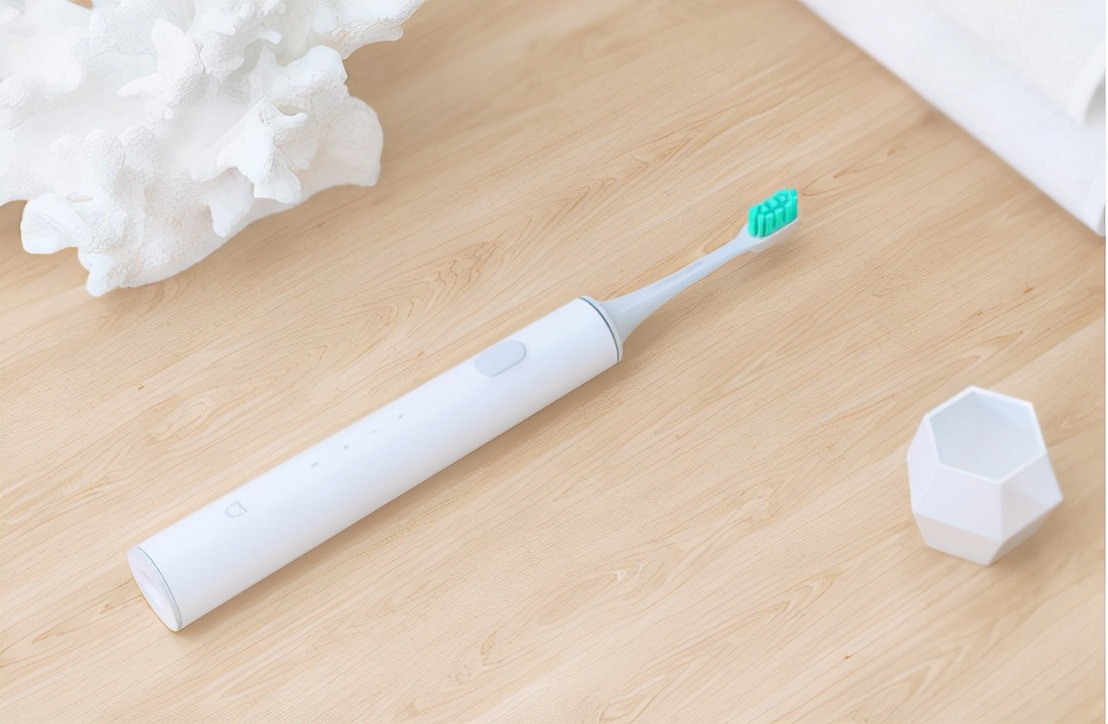 刷牙用电动牙刷好还是一般的好,电动牙刷刷牙的弊端