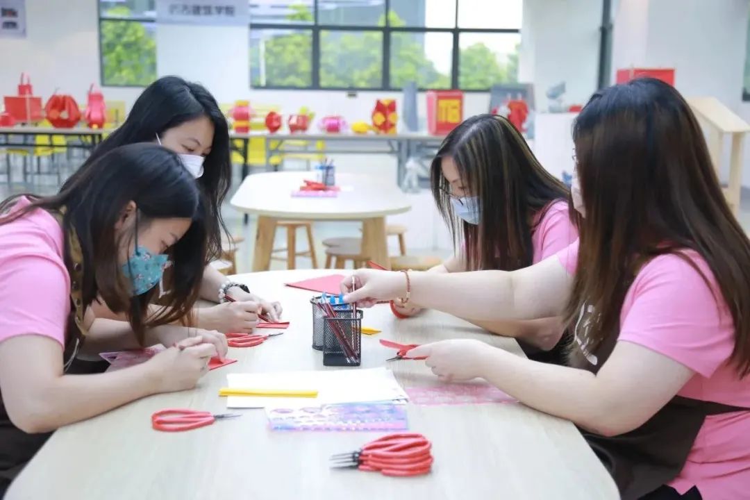 光亚校友方云祥企业南方国际亿企教育开展深港劳动教育教师培训