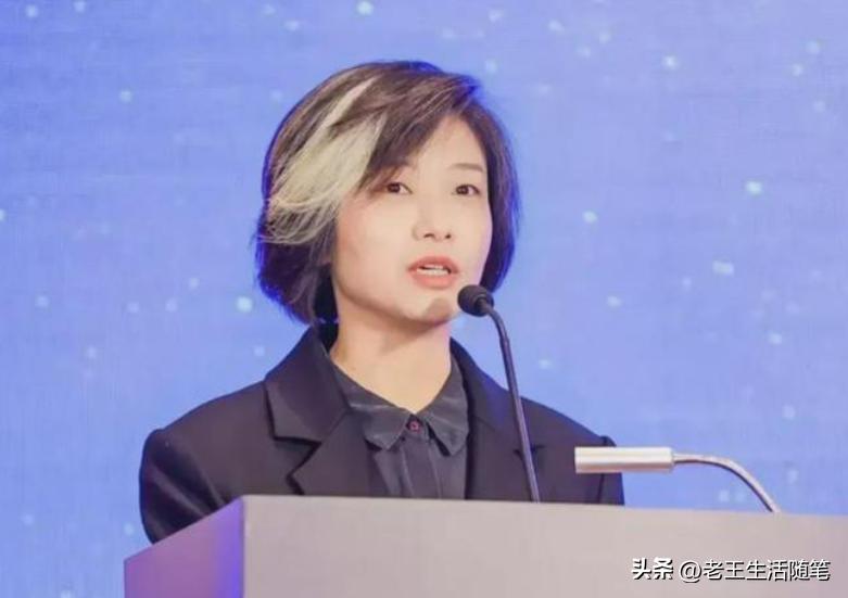 深圳一副区长回应染白发,深圳女副区长一缕白发引热议