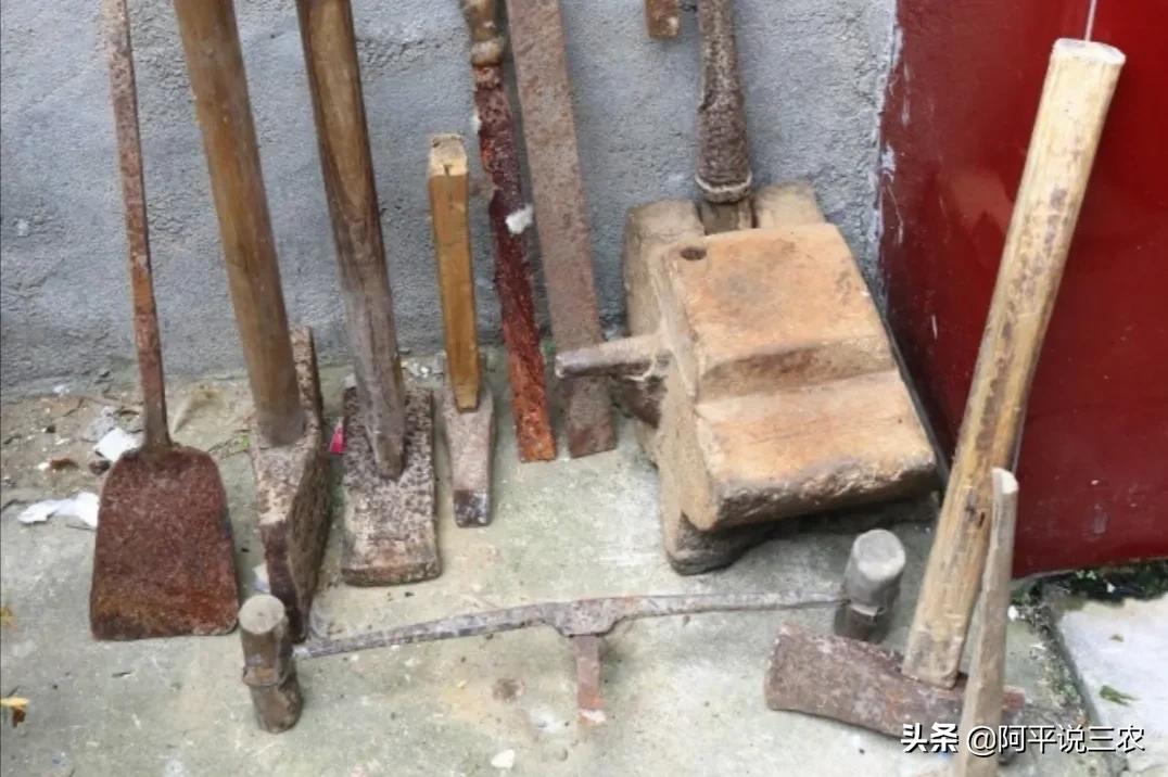 在农村的木匠,农村即将消失的手艺人篾匠铁匠