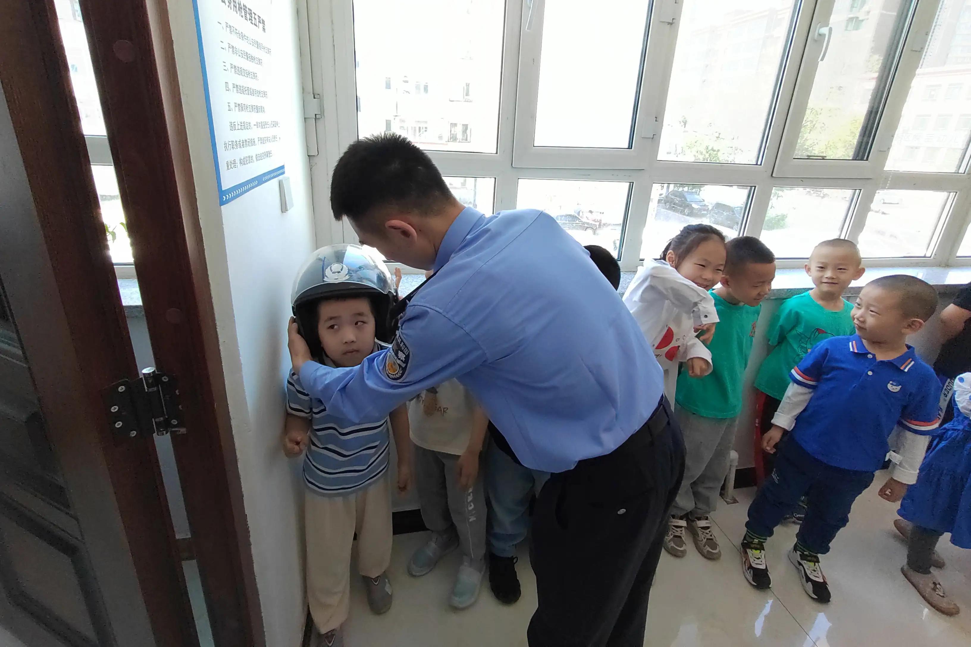 哈尔滨保国街派出所警察,哈尔滨保国街派出所