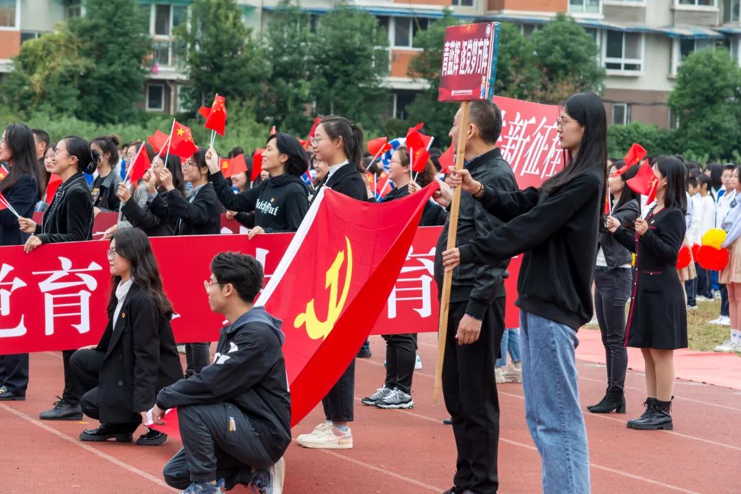师徒结对薪火传，魔棒点火显智慧！华西中*运学**动会开幕式，燃了