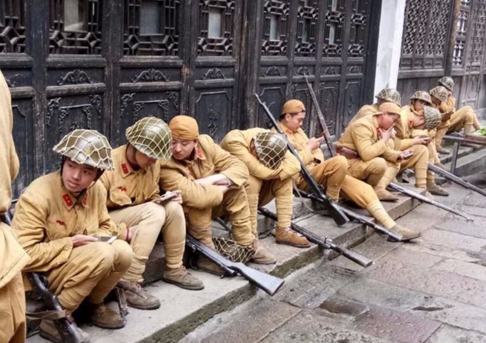 横店群演不够用了他们都在忙什么,横店20万群演现状