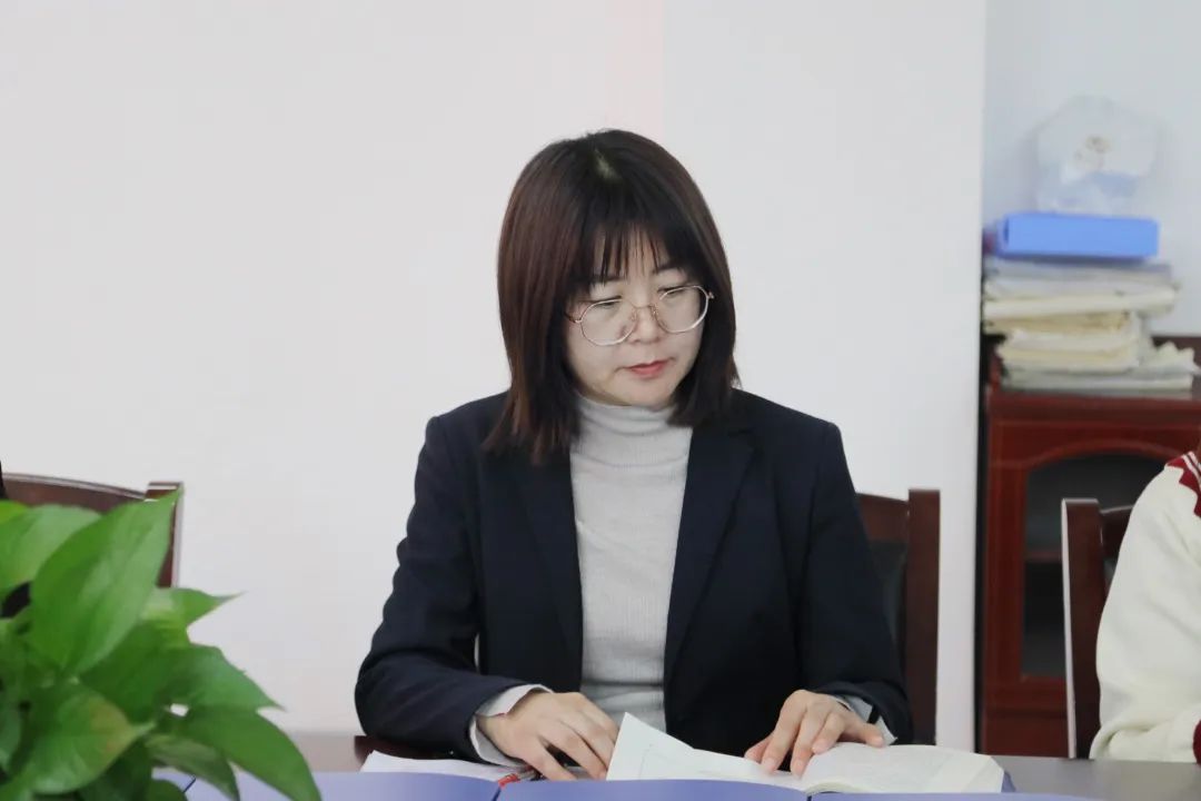 英语组教研活动解读新课标,研读新课标英语教研活动