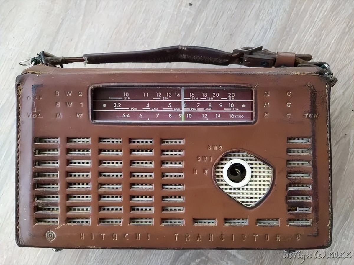 接收空*警袭**报频率|战火下乌克兰火腿对比了60年代和现代收音机