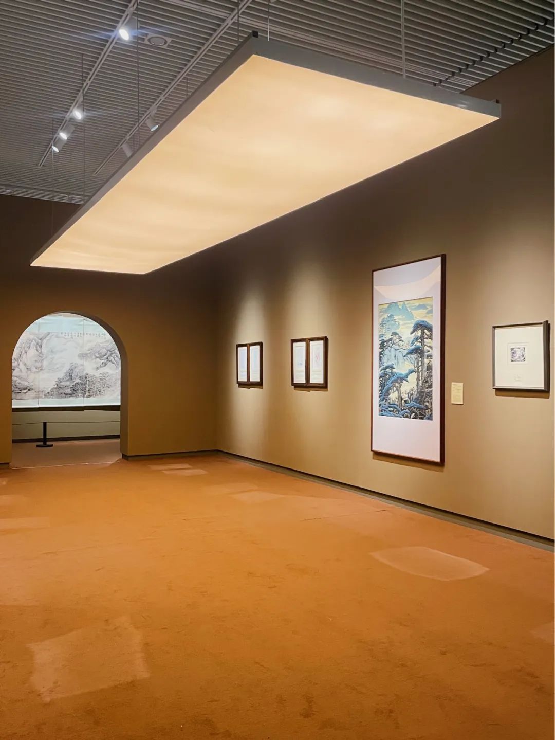 把卧室、酒吧搬进展馆，*疆新**美术馆“搞事情”！