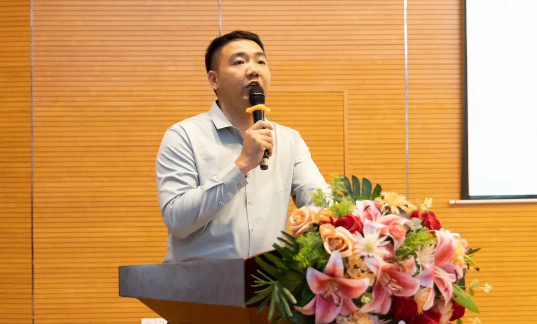 挥洒青春活力放飞青春梦想,激扬青春放飞梦想主题班会设计