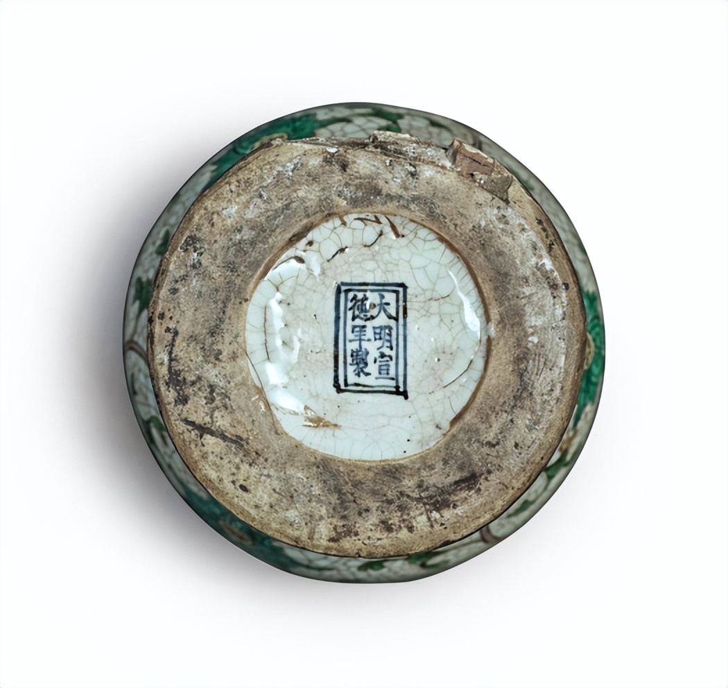 苏富比拍卖镂空八棱瓶,苏富比粉彩九桃纹天球瓶