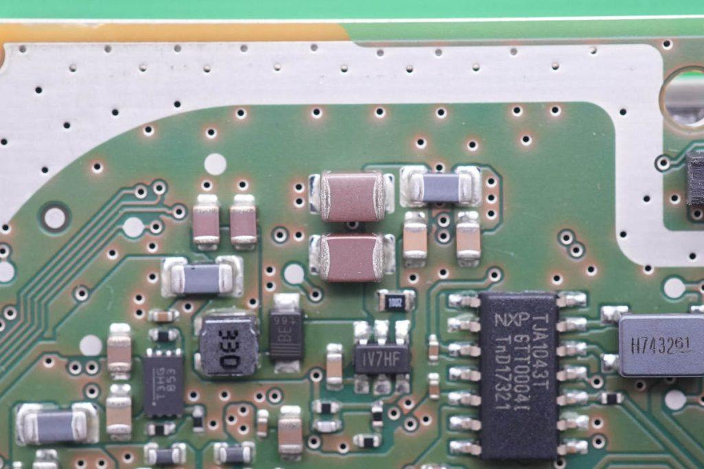宝马5系无线充电拆解,宝马5系充电器怎么拆